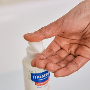 Mustela Soothing Cleansing Gel 300ml - lifestyle