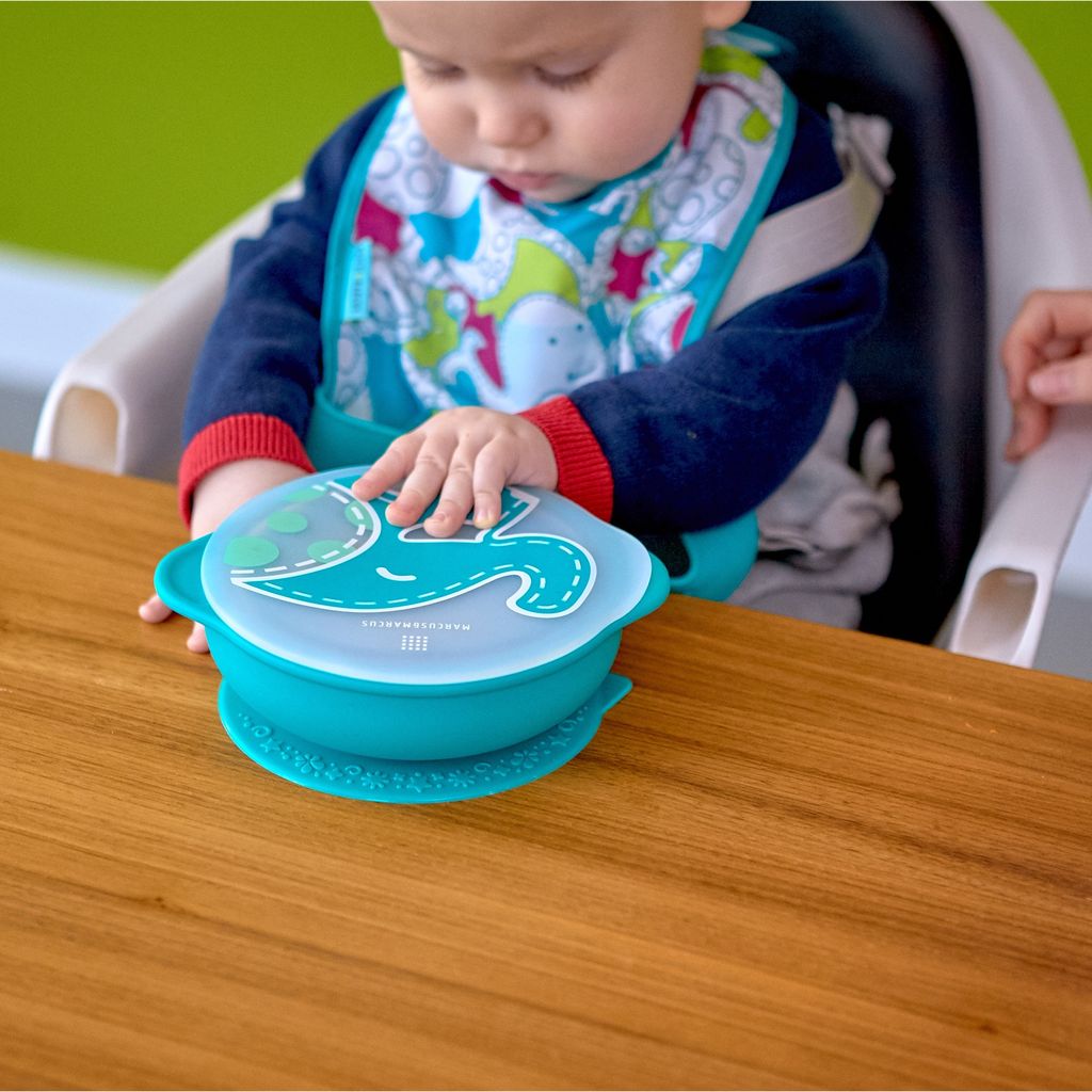 Marcus & Marcus Suction Bowl with Lid – teal bowl suctioned to a high chair tray