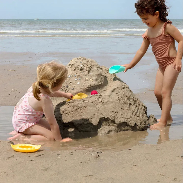 Quut Cuppi Beach Toy - Shovel, Sifter & Ball (Assorted Colours) - image 4 - Happikiddo.com