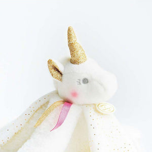 Close-up of the gold glitter horn and gold-flecked blanket on the Doudou et Compagnie unicorn comforter