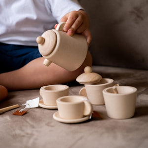 Pretend tea party with the PlanToys Tea Set