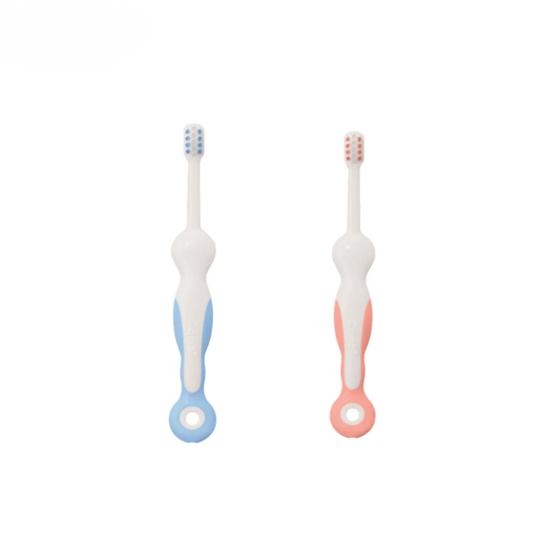 Combi Baby Teteo Baby Toothbrush Step 4