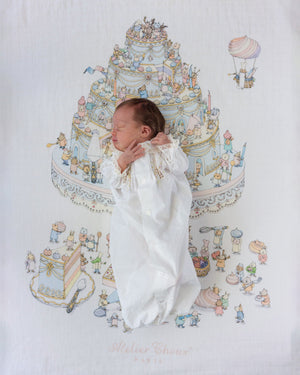 Atelier Choux Le Gâteau carré and bib lifestyle photo