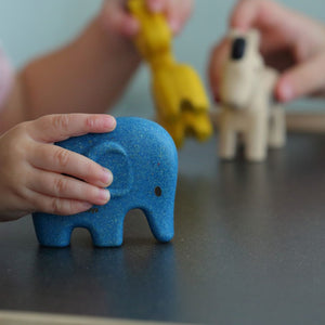 PlanToys Wild Animals elephant and giraffe in play