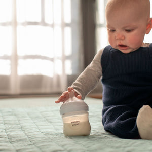 Philips Avent Bottle Natural Response 125 ML/4Oz Single/Twin Pack - lifestyle