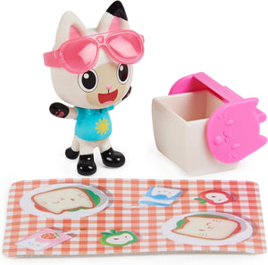 Pandy Paws figure with the picnic blanket and accessories