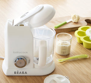 BEABA Babycook Solo bowl fitted to the machine