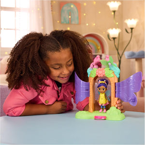Child playing with the Fairy Magic Reveal Playset