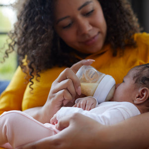 Philips Avent Bottle Natural Response 125 ML/4Oz Single/Twin Pack - lifestyle
