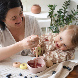 Béaba Silicone Suction Bowl - Pink - lifestyle