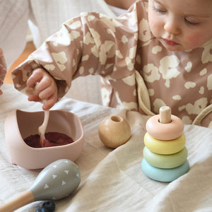 Béaba Silicone Suction Bowl - Pink - lifestyle