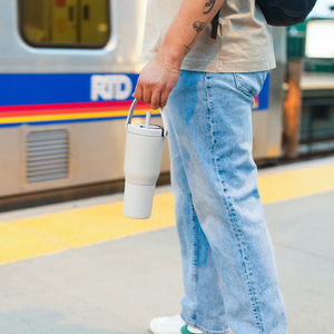 Carrying a BruMate Resa tumbler on a train platform