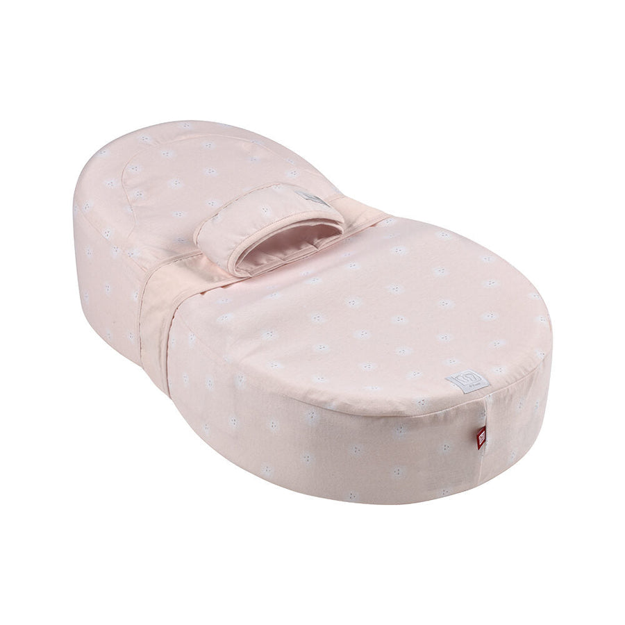 Red Castle Cocoonababy Nest - Miss Sunday, pale pink fitted sheet with white motifs
