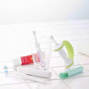 Combi Baby Teteo Baby Toothbrush Step 3