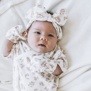 Newborn wearing the Kays+Kins Duskbloom mitts with a matching headband