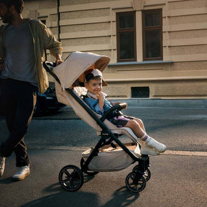 Nuna BMW TRVL LX - Mica - lifestyle