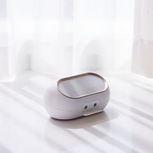 Spectra Dual Compact Double Breastpump - lifestyle