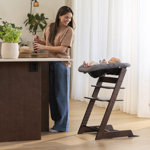 Stokke Tripp Trapp Newborn Set V2 Anthracite - lifestyle