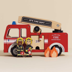 Le Toy Van Toy Fire Engine and Characters TV427