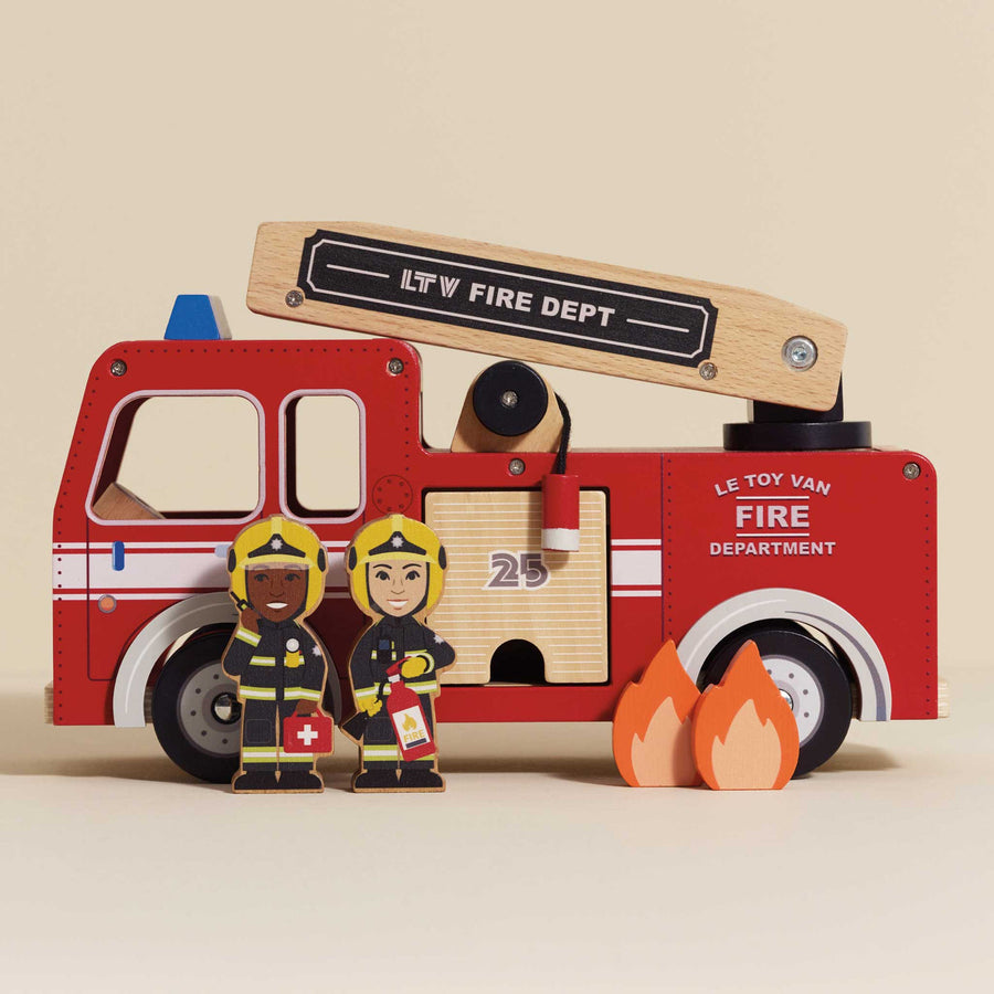 Le Toy Van Toy Fire Engine and Characters TV427