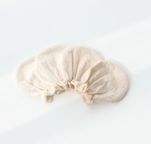 Twinkle Planet pointelle baby mitten detail