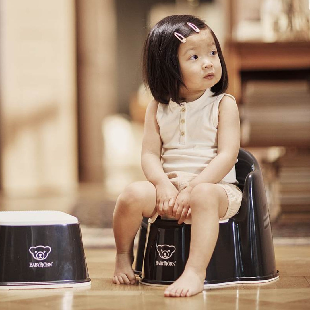 BabyBjörn Potty Chair (Black/White)