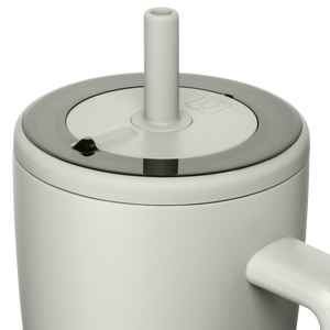 BruMate Era Ü-Turn™ lid close-up in Dune