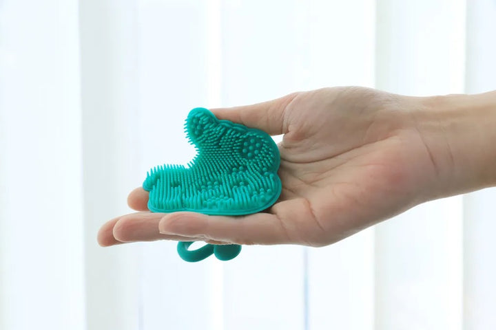 Marcus & Marcus Silicone Baby Bath & Massage Brush - Willo & Ollie