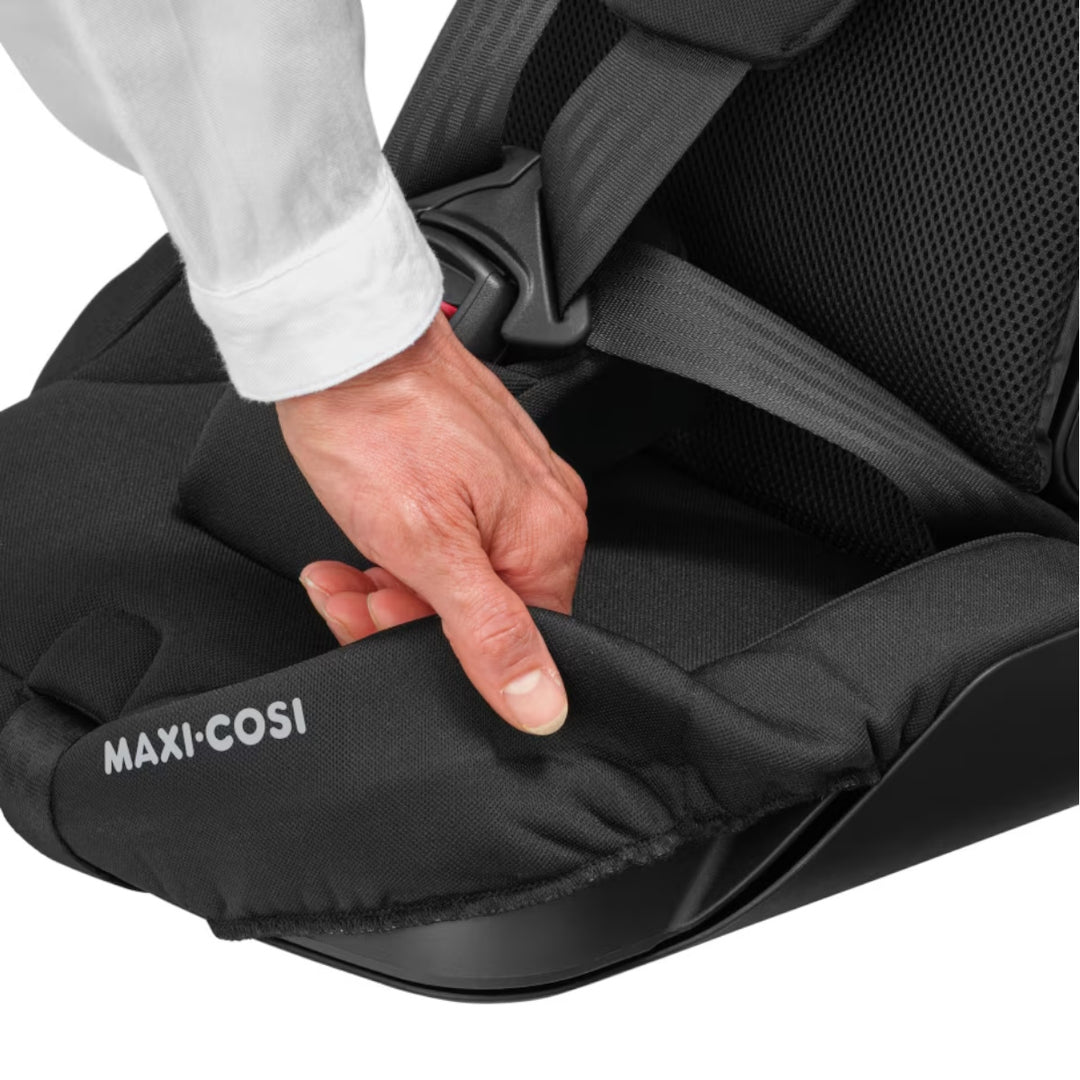 Maxi Cosi Nomad Plus i-Size Car Seat -  Authentic Black