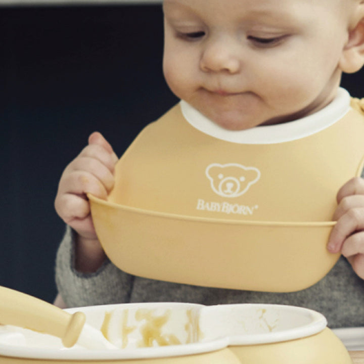 BabyBjörn Baby Bib 2pcs Set (Powder Green /Powder Pink)