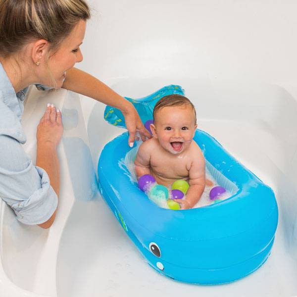 Infantino Topsy Turvy Whale Bubble Ball Inflatable Bath Tub (F205016)